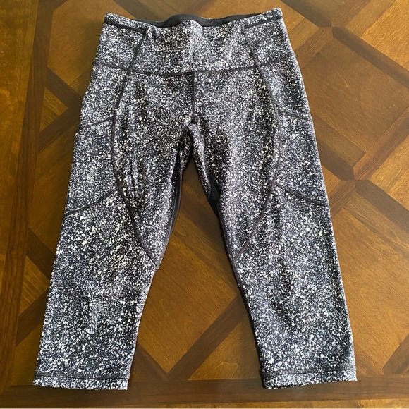 Lululemon cropped leggings EUC - Picture 3 of 9